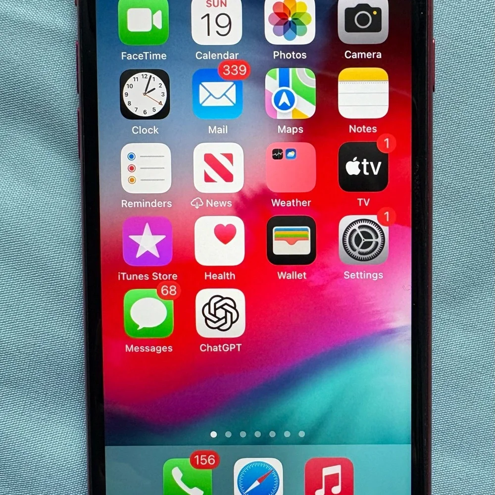 Apple iPhone SE, 64 GB RED, cell phone - Picture 3 of 12